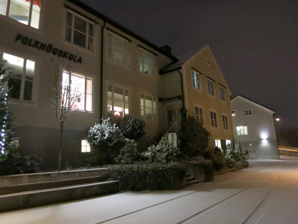 Vaernamo Folkhoegskolas Vandrarhem Dış mekan fotoğraf
