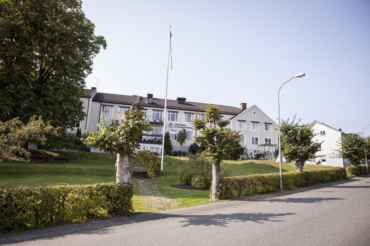 Vaernamo Folkhoegskolas Vandrarhem Dış mekan fotoğraf